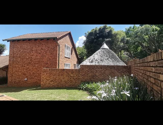 2 BEDROOM TOWNHOUSE FOR SALE IN BASSONIA